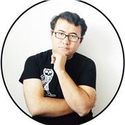 J'enseigne l'anglais aux personnes qui veulent apprendre l'anglais comme deuxième langue